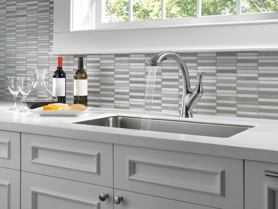 Delta Linden 4153 Single Handle Pull-Out Kitchen Faucet, arctic stainless - view 4