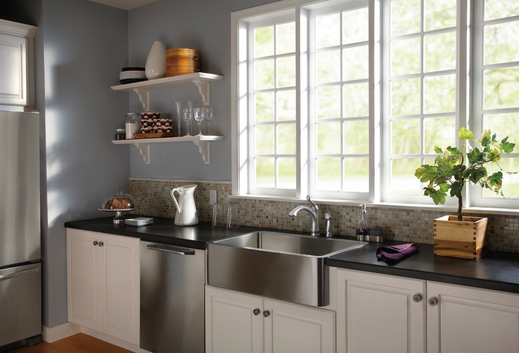 Delta Linden 4453 Single Handle Kitchen Faucet with Spray