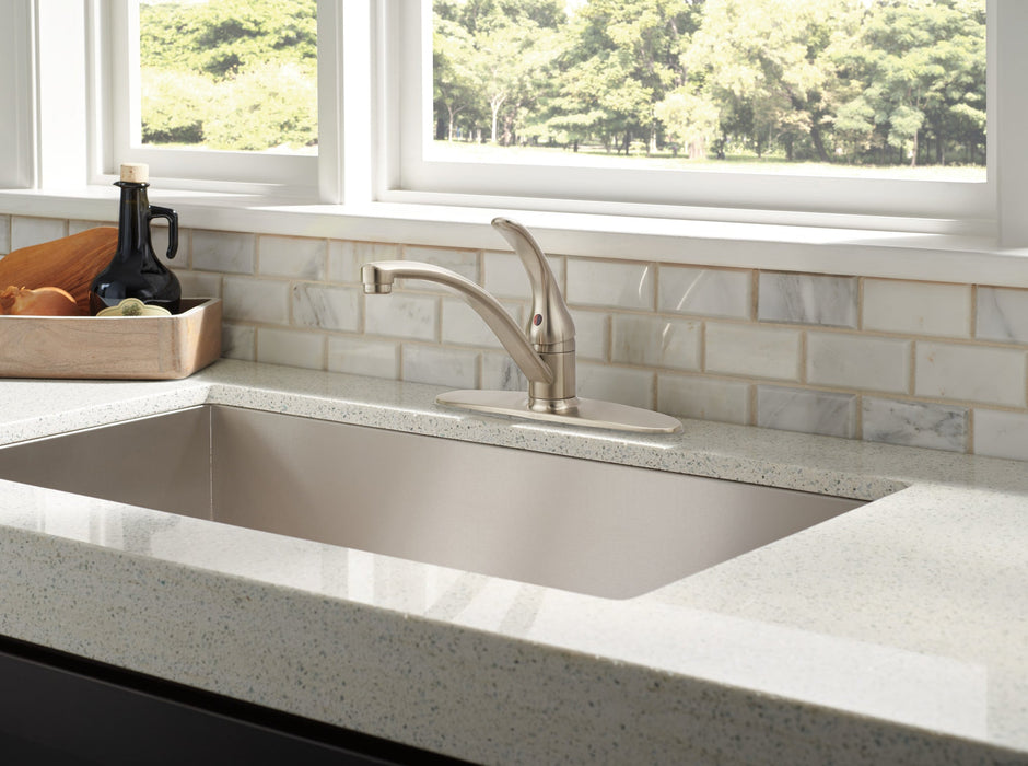 Delta Foundations:B1310LF Single Handle Kitchen Faucet