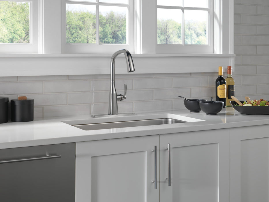 Delta Stryke 9176 Single Handle Pull-Down Kitchen Faucet