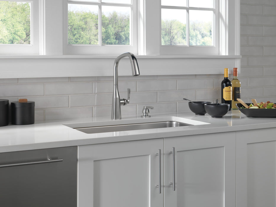 Delta Stryke 9176 Single Handle Pull-Down Kitchen Faucet
