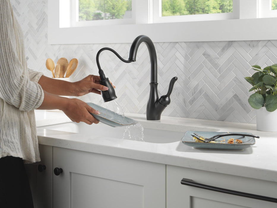 Delta Leland 9178 Single Handle Pull-Down Kitchen Faucet with ShieldSpray Technology