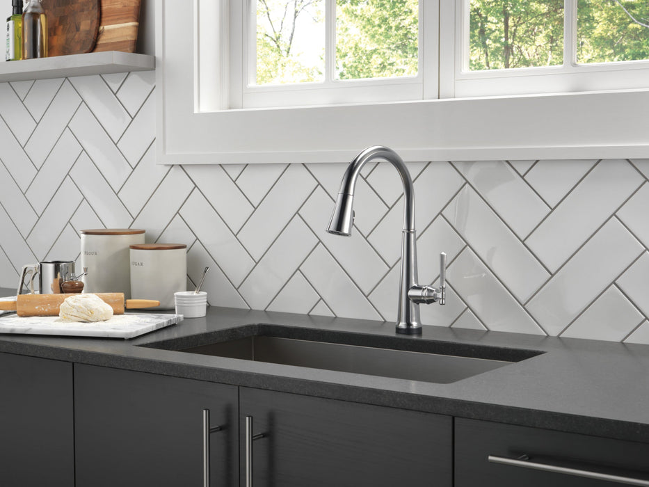 Delta Emmeline: Single Handle Pull Down Kitchen Faucet with Touch2O Technology