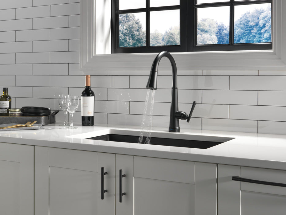 Delta Emmeline: Single Handle Pull Down Kitchen Faucet with Touch2O Technology