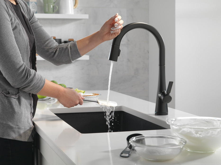 Delta Monrovia: Single Handle Pull-Down Kitchen Faucet With Touch2O Technology