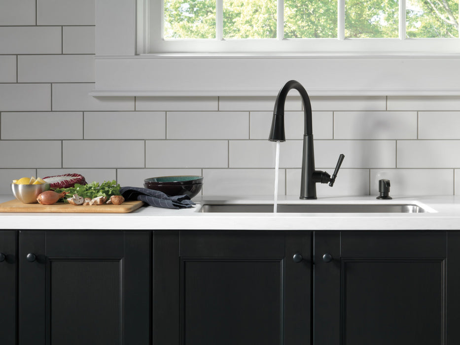 Delta Emmeline 9182 Single Handle Pull-Down Kitchen Faucet