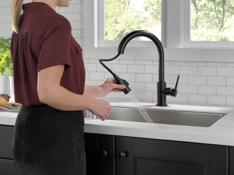 Delta Trinsic 9159 Single Handle Pull-Down Kitchen Limited Swivel