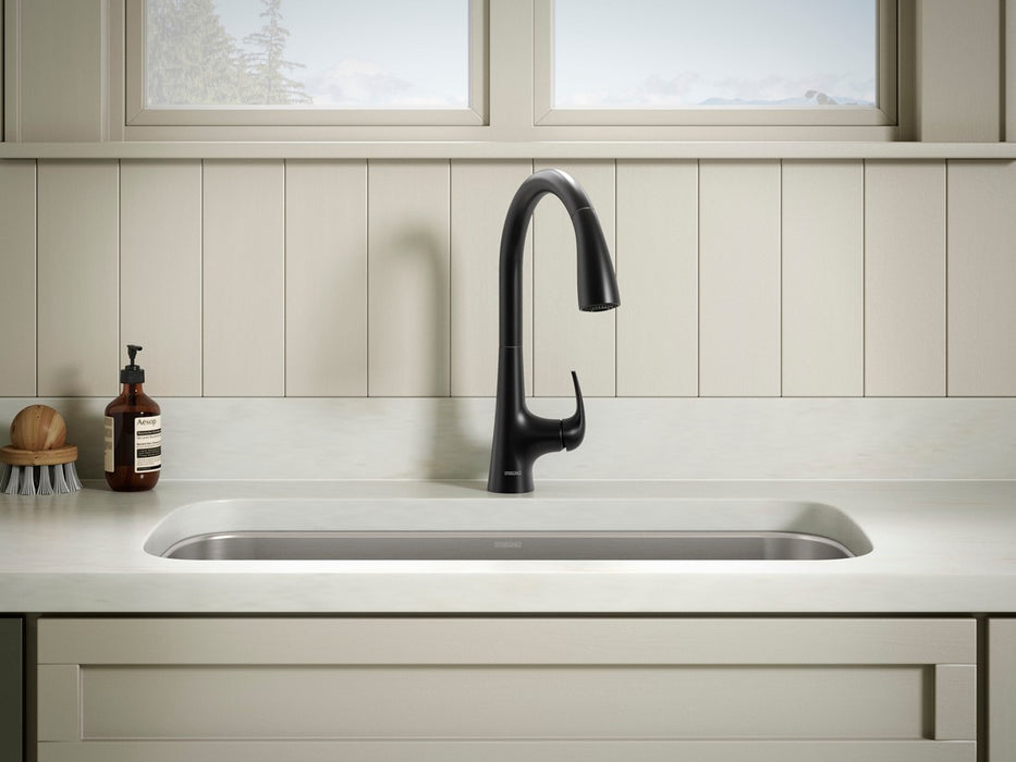 Sterling Medley Pull-down single-handle kitchen faucet - Matte Black